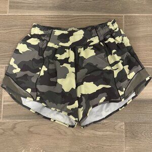 LuluLemon Hotty Hot Lined 2.5" Shorts